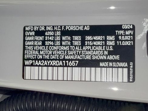 Certified 2024 Porsche Cayenne AWD/4WD image 31