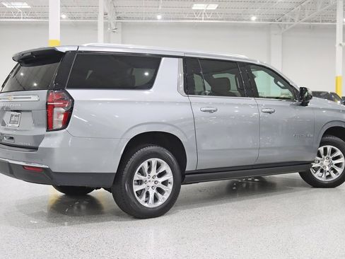 Used 2024 Chevrolet Suburban Premier w/ Premium Package image 9
