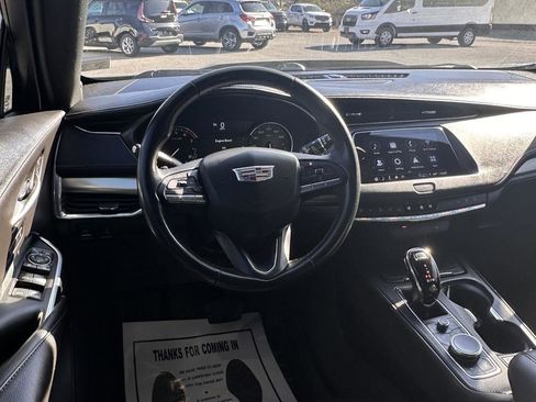 Used 2023 Cadillac XT4 Premium Luxury image 14