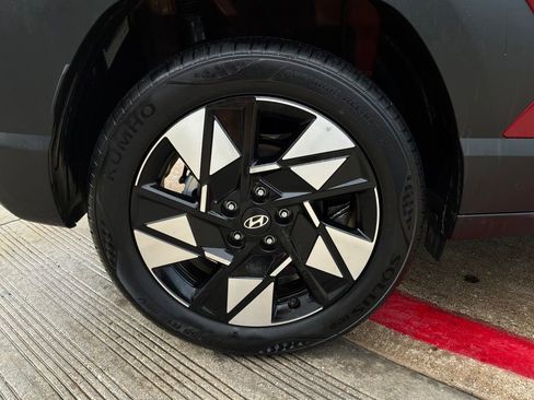 Used 2025 Hyundai Kona SEL FWD image 9