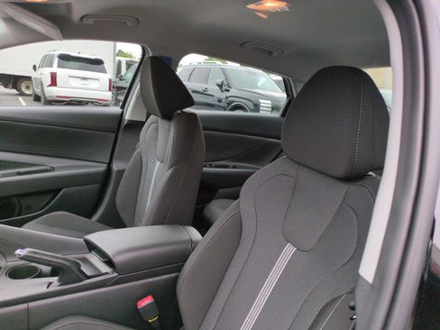 New 2026 Hyundai Elantra SE FWD image 17