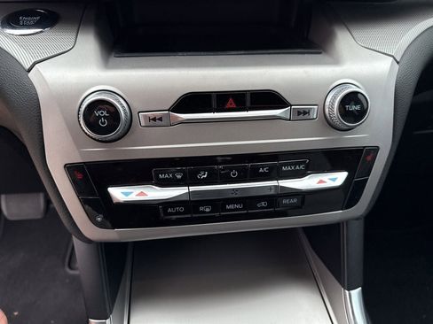 Used 2023 Ford Explorer XLT w/ Equipment Group 202A image 24