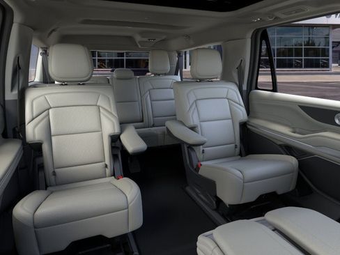 New 2026 Lincoln Navigator L Reserve AWD/4WD image 11