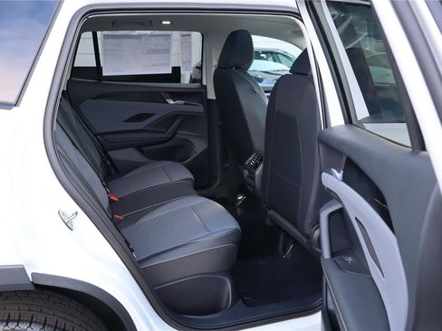 New 2026 Volkswagen Tiguan SE image 31