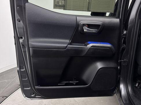 Used 2020 Toyota Tacoma TRD Sport RWD image 23