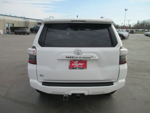 Used 2018 Toyota 4Runner SR5 image 5