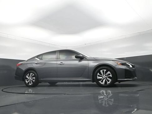 Used 2025 Nissan Altima 2.5 S FWD image 33