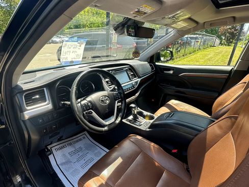 Used 2018 Toyota Highlander Limited AWD/4WD image 24