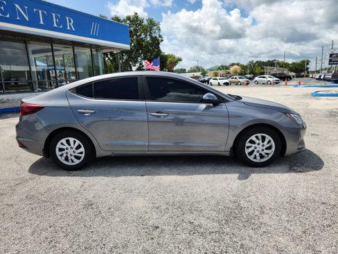 Used 2019 Hyundai Elantra SE image 9