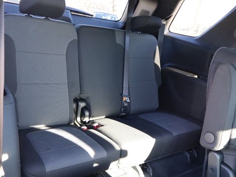 Used 2023 Chevrolet Traverse LT image 13