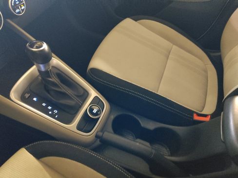 Used 2021 Hyundai Venue SEL FWD image 26