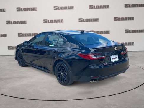 Used 2025 Toyota Camry SE w/ Convenience Package FWD image 3