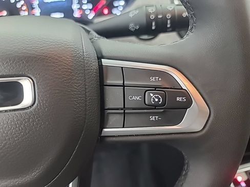 Used 2025 Jeep Compass Latitude AWD/4WD image 28