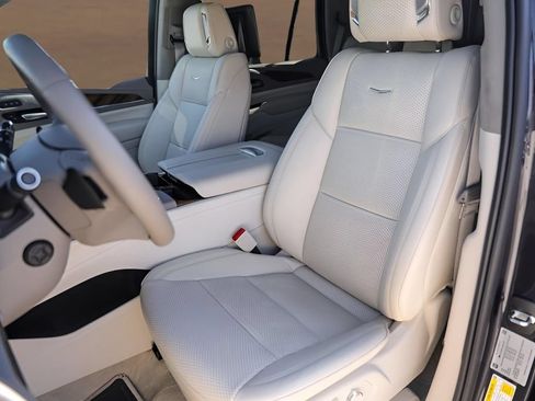 Used 2024 Cadillac Escalade Premium Luxury Platinum w/ Heavy-Duty Trailer Package AWD/4WD image 7
