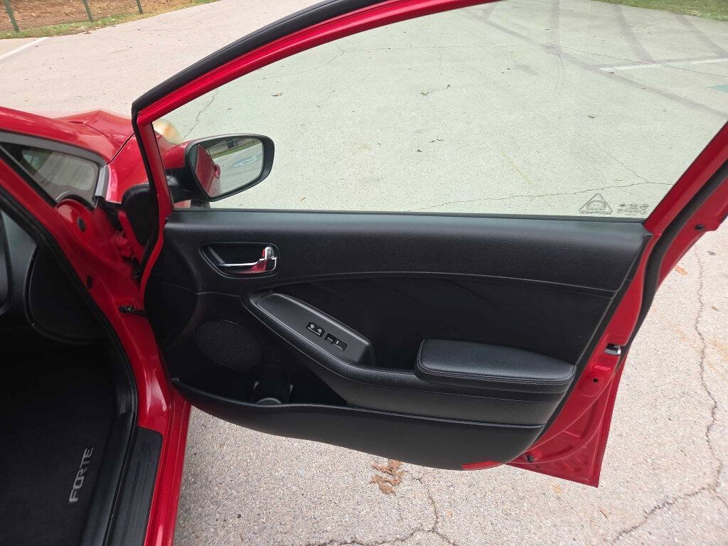 Used 2016 Kia Forte LX FWD image 21