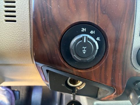 Used 2011 Ford F250 Lariat image 23