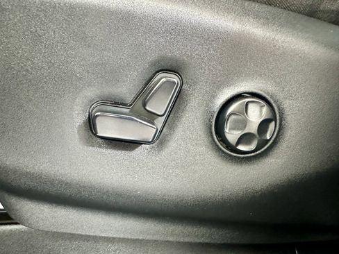 Used 2019 Chrysler Pacifica Touring-L w/ S Appearance Package FWD image 16