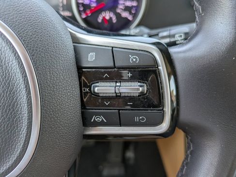 Used 2024 Kia Carnival LX FWD image 26