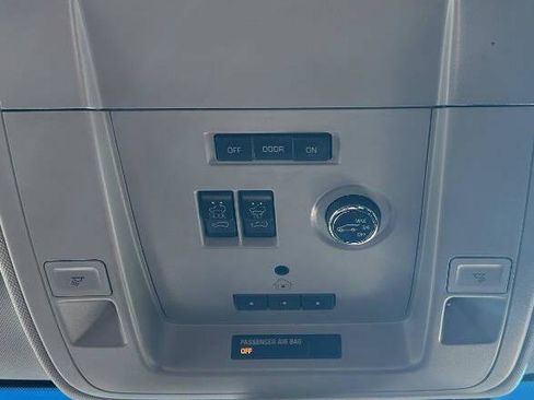 Used 2017 Chevrolet Suburban Premier image 25