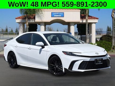 Used 2025 Toyota Camry SE w/ Multimedia Upgrade Package FWD image 1