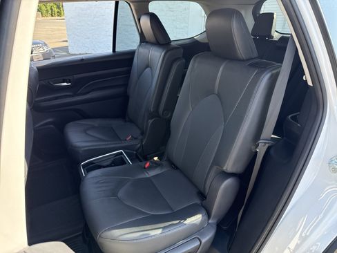 Used 2024 Toyota Grand Highlander AWD image 30