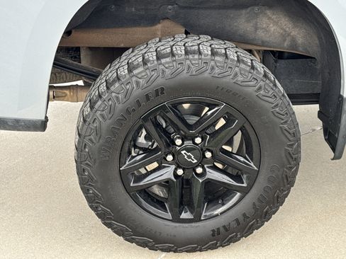Used 2024 Chevrolet Silverado 1500 LT Trail Boss w/ Convenience Package II AWD/4WD image 12