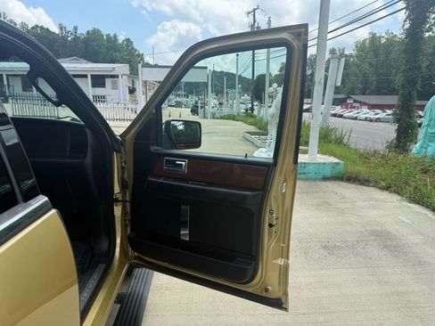 Used 2016 Lincoln Navigator L Select image 17