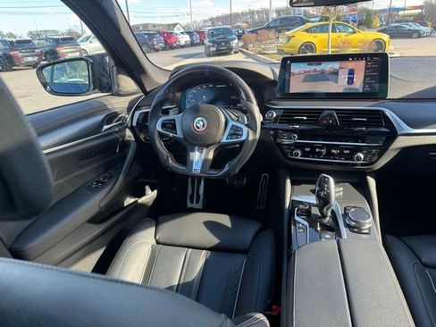 Used 2023 BMW M550i xDrive image 39