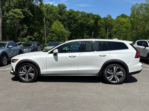 Used 2025 Volvo V60 B5 Cross Country Plus AWD/4WD image 14