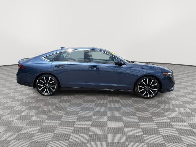 Used 2024 Honda Accord Touring image 12