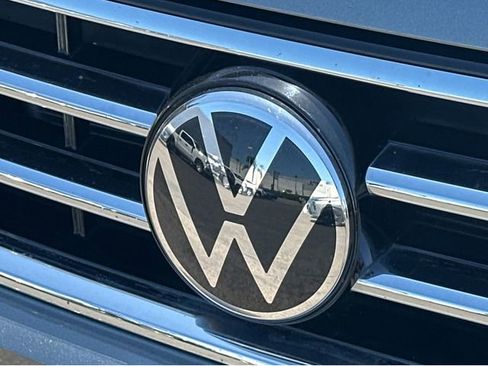 Used 2024 Volkswagen Tiguan SE image 36