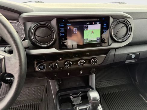 Used 2017 Toyota Tacoma TRD Sport image 17