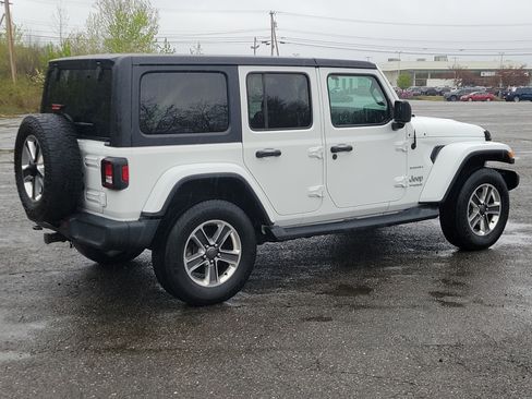 Used 2018 Jeep Wrangler Unlimited Sahara w/ Dual Top Group AWD/4WD image 5