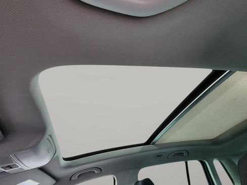 Used 2013 Volkswagen Tiguan S image 14