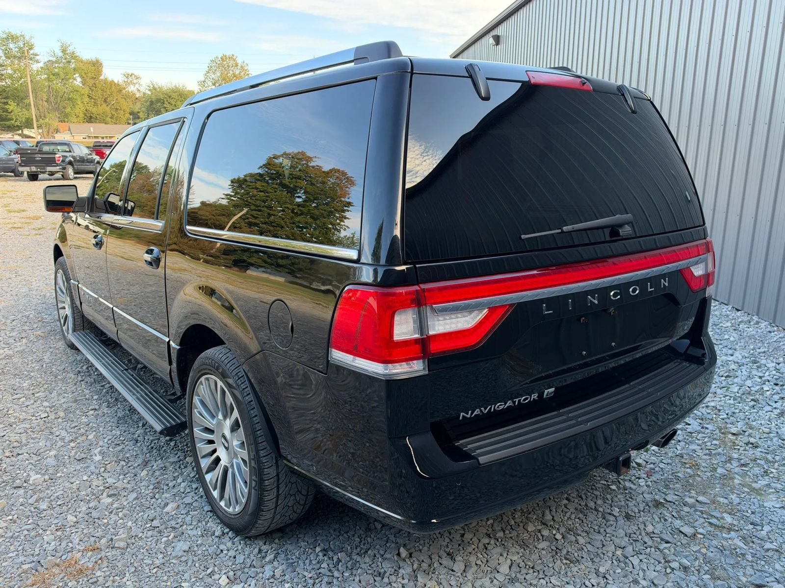 Used 2017 Lincoln Navigator L Reserve AWD/4WD image 7