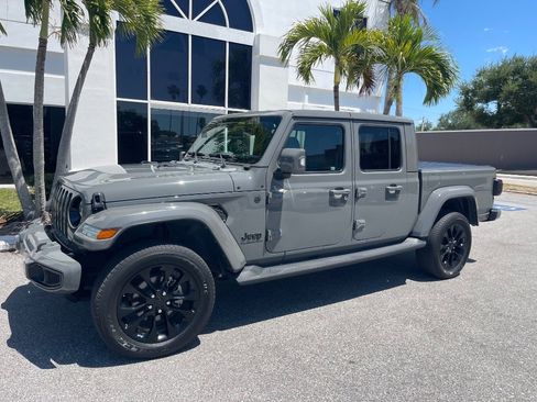 Used 2022 Jeep Gladiator Overland AWD/4WD image 2