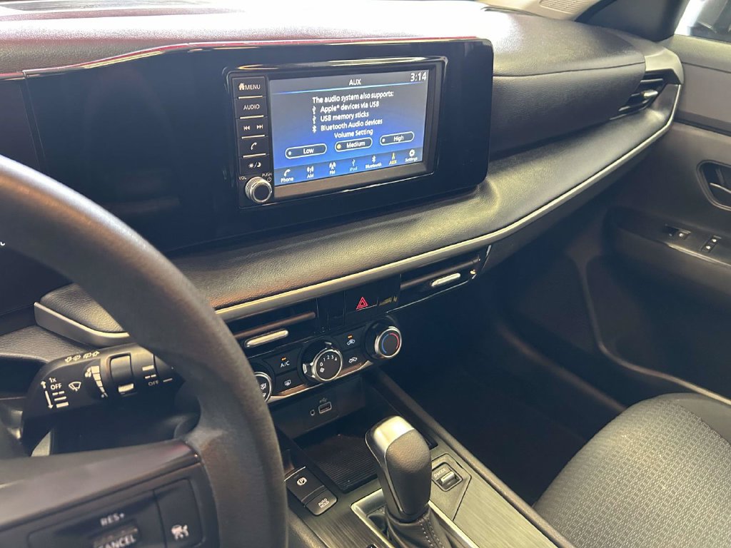Used 2025 Nissan Kicks S AWD/4WD image 18