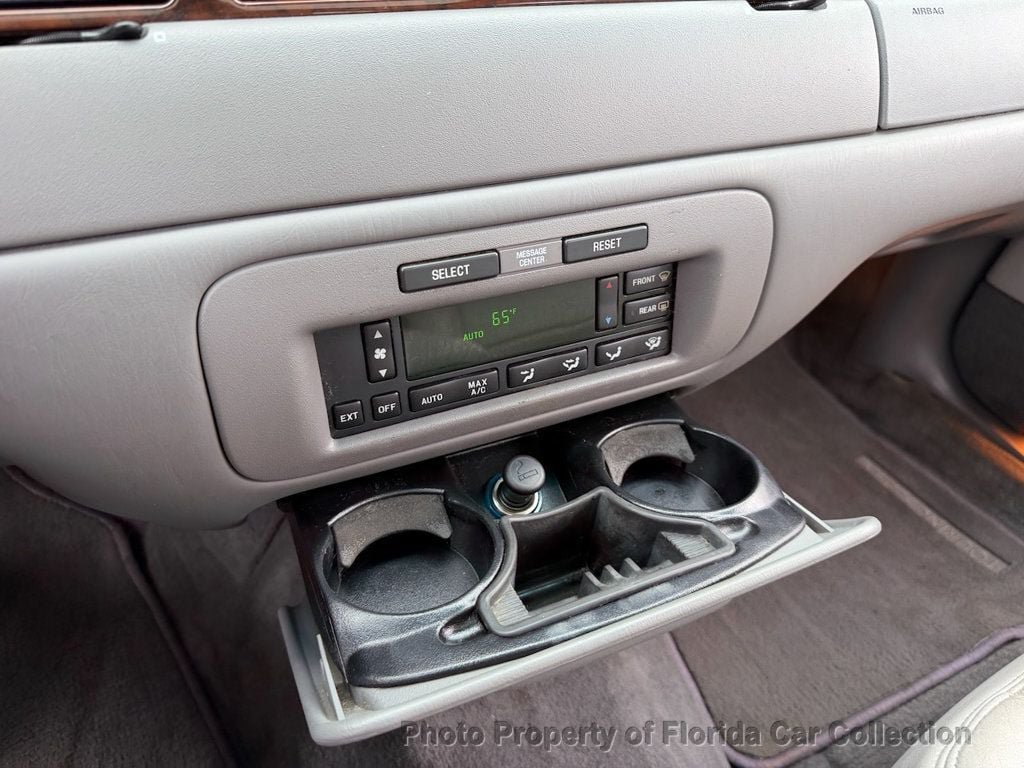 Used 1999 Lincoln Town Car Signature RWD image 44