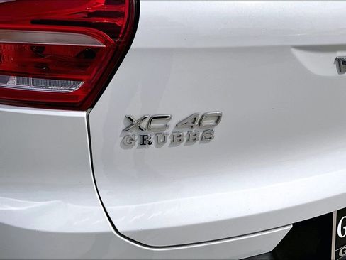 Used 2023 Volvo XC40 B4 Plus w/ Protection Package Premier image 41