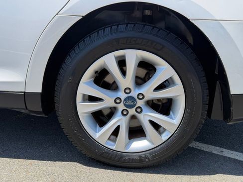 Used 2012 Ford Taurus SEL FWD image 11