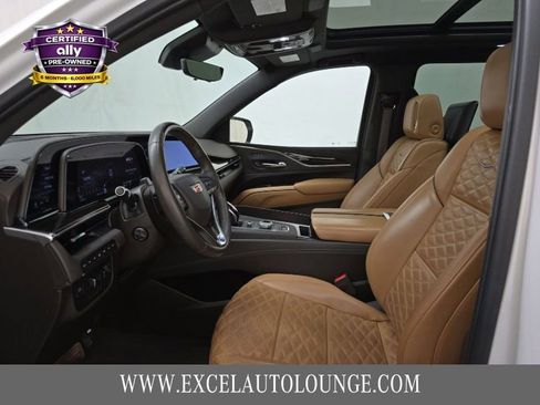 Used 2023 Cadillac Escalade ESV Sport w/ Touring Package image 12