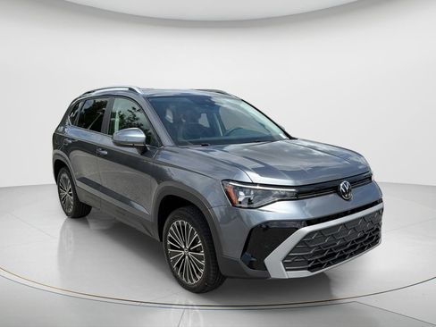 New 2026 Volkswagen Taos SE FWD image 4