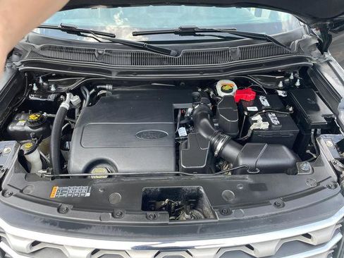 Used 2017 Ford Explorer XLT w/ Equipment Group 202A AWD/4WD image 8