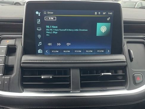 Used 2023 Chevrolet Suburban Premier image 19