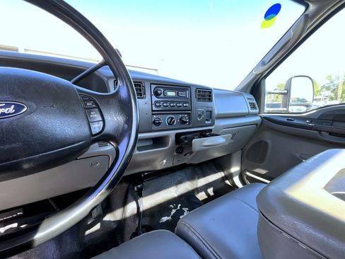 Used 2004 Ford F550 4x4 Regular Cab Super Duty image 13