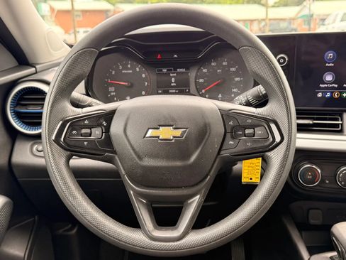 Used 2024 Chevrolet Trax LS w/ LS Convenience Package FWD image 15