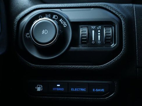 Used 2022 Jeep Wrangler Unlimited Sahara w/ Cold Weather Group image 25