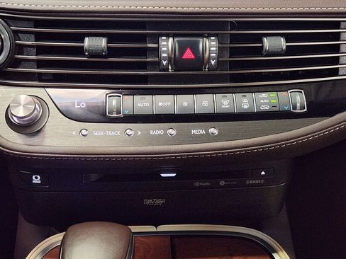 Used 2020 Lexus LS 500 w/ Interior Upgrade Package RWD image 38