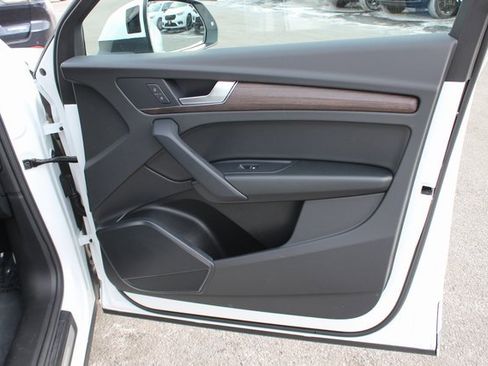 Used 2023 Audi Q5 2.0T Premium image 31