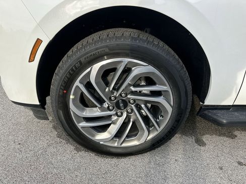 New 2026 Lincoln Navigator L Premier AWD/4WD image 10